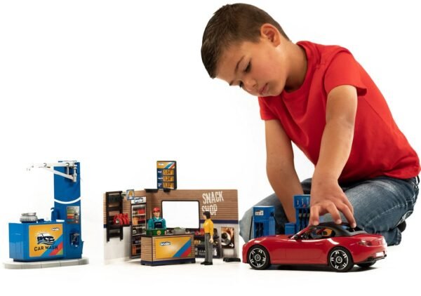 bworld Petrol station and car wash + BRUDER Roadster
