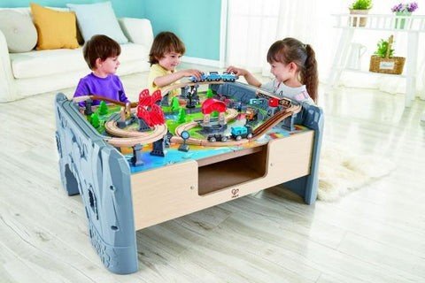 HAPE Pista in legno con tavolo