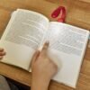 LUCE DA LIBRO RICARICABILE CON CLIP ROSSA KIKKERLAND