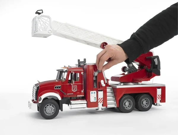 MACK Granite Fire engine with ladder, water pump, L+S Module