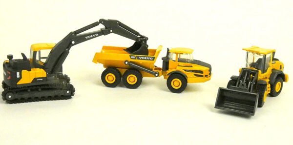 MINI VOLVO 3 PCS PLAY SET WITH
ACCESSORIES