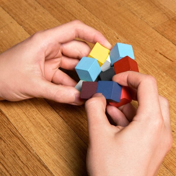 PUZZLE 3D IN LEGNO CUBI ELASTICI KIKKERLAND
